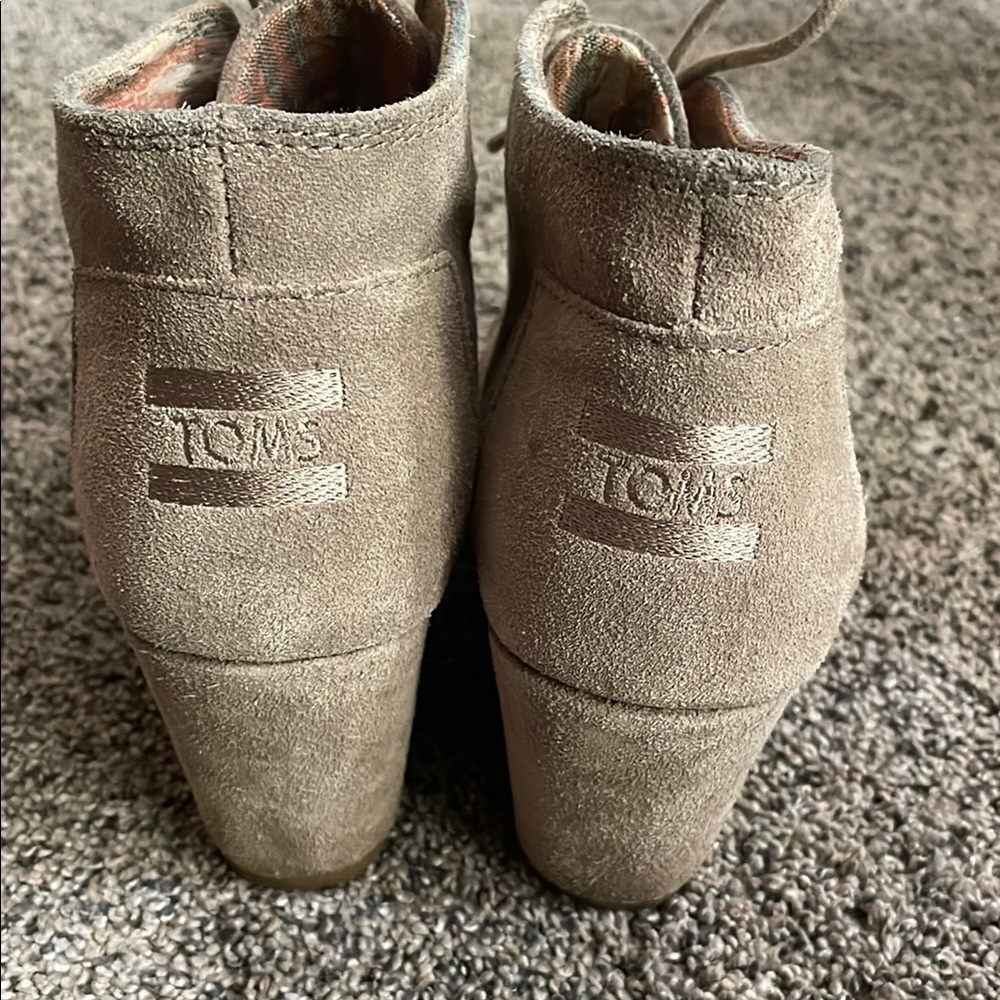 Toms Tan Wedge Shoes with Suede Finish - Picture 5 of 7